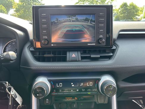 Used 2021 Toyota RAV4 LE AWD/4WD image 30