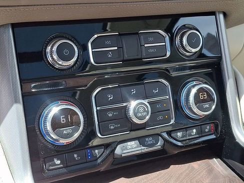 Used 2021 GMC Yukon XL Denali w/ Denali Premium Package AWD/4WD image 15