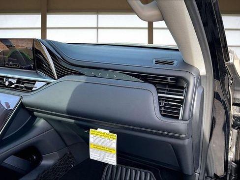 New 2026 INFINITI QX80 Luxe image 17