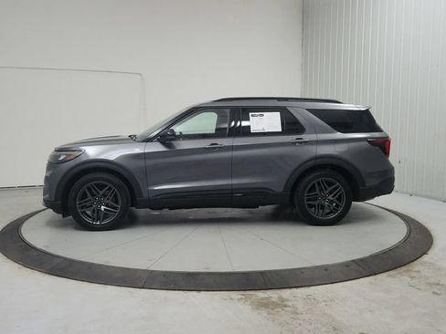 Used 2025 Ford Explorer ST-Line w/ Premium Package RWD image 4