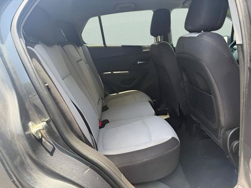 Used 2019 Chevrolet Trax LT w/ LPO, Cargo Package FWD image 12