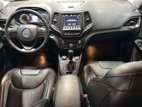 Used 2019 Jeep Cherokee Trailhawk AWD/4WD image 18