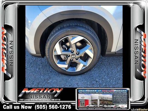 Used 2023 Hyundai Venue SEL image 17