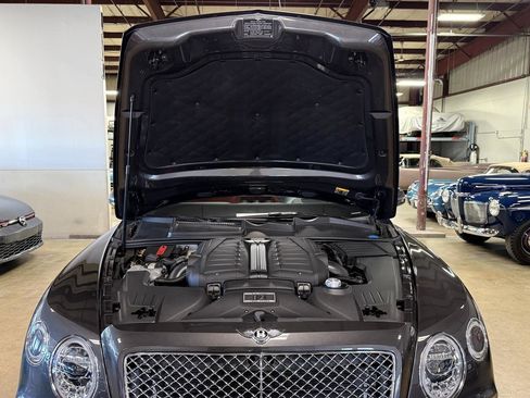 Used 2018 Bentley Bentayga image 46