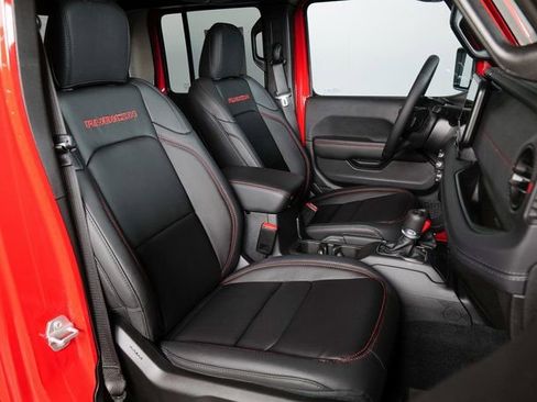 Used 2025 Jeep Gladiator Rubicon w/ Convenience Group image 3