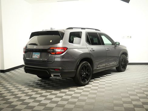 Used 2025 Honda Pilot Black Edition image 8
