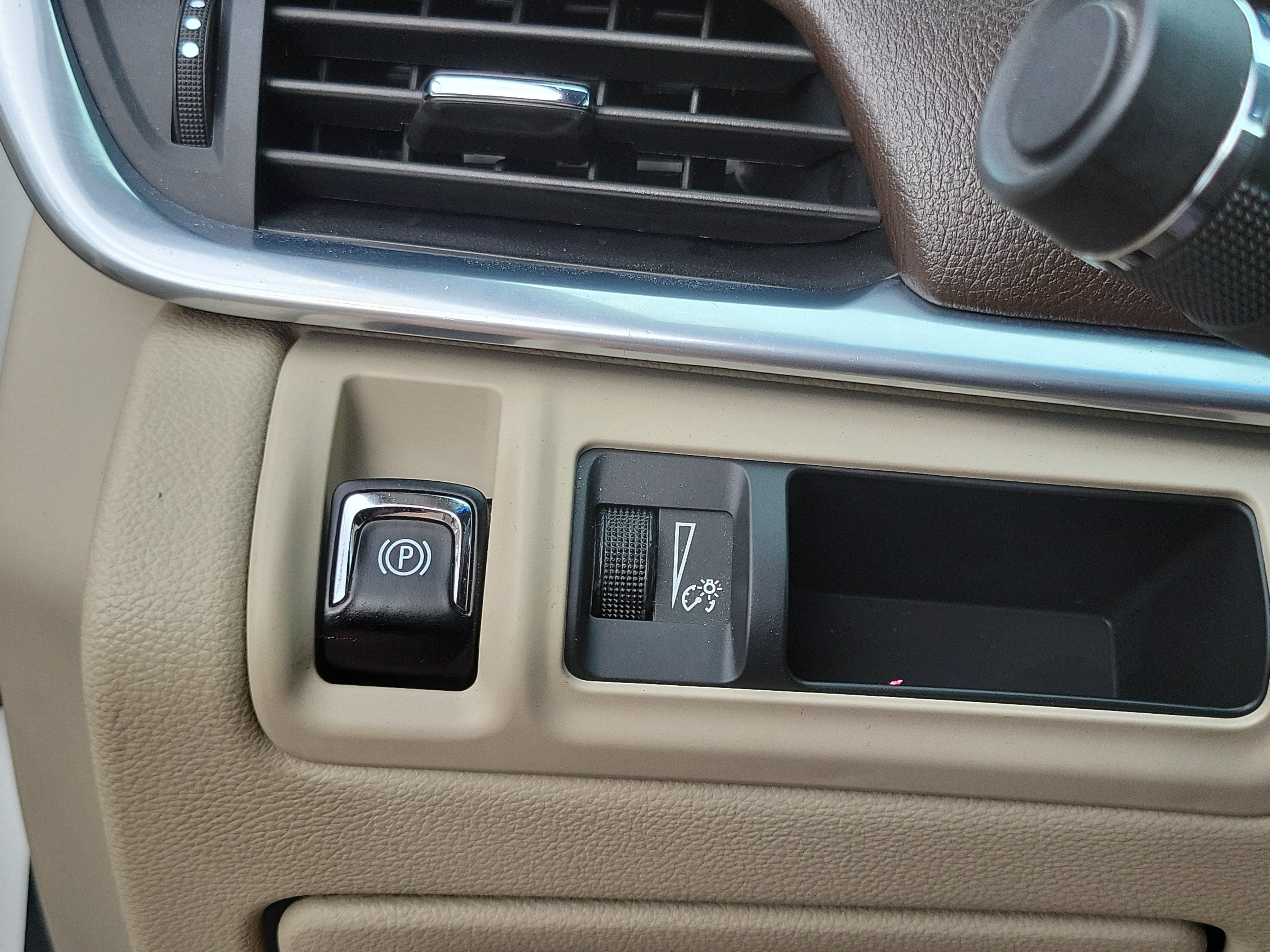 Used 2016 Cadillac XTS Luxury w/ Driver Awareness Package FWD image 12