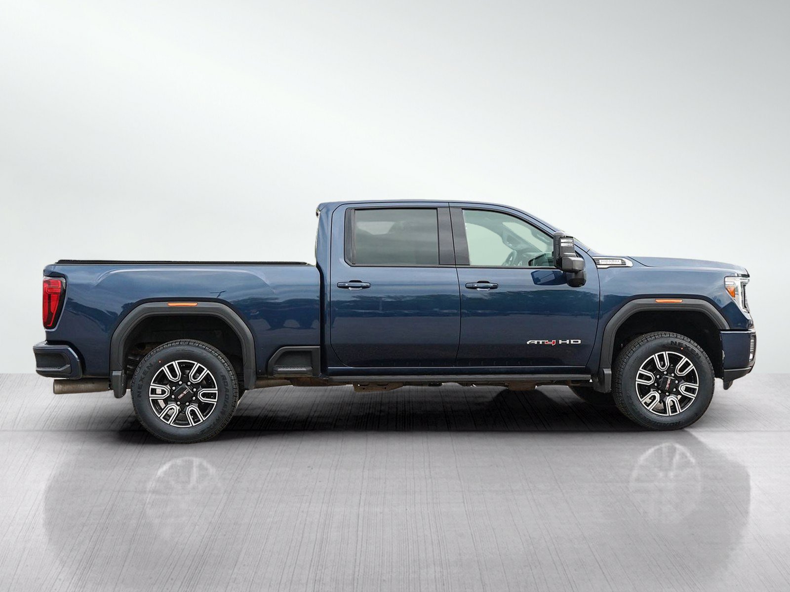Used 2022 GMC Sierra 2500 AT4 w/ Gooseneck/5TH Wheel Package AWD/4WD image 6