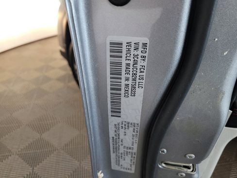 Used 2021 Jeep Compass Limited w/ Sun and Sound Group FWD image 33
