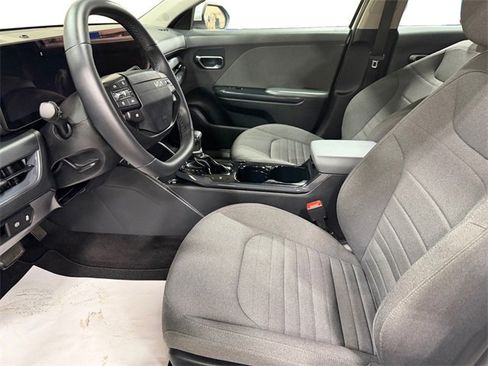 Used 2025 Kia K4 EX image 9