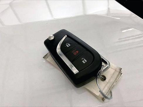 Used 2021 Toyota RAV4 LE AWD/4WD image 9