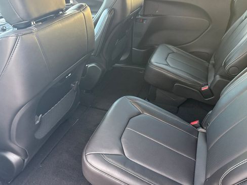 New 2026 Chrysler Pacifica Select AWD/4WD image 8