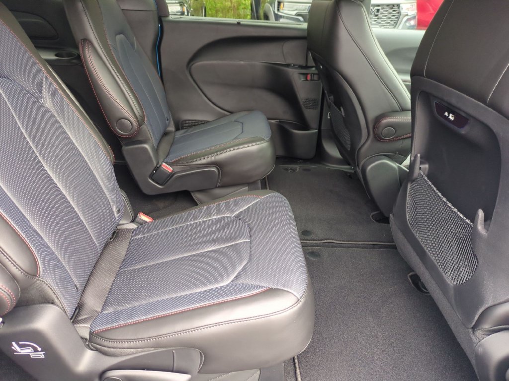 New 2027 Chrysler Pacifica Select FWD image 31