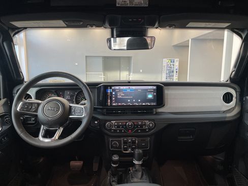 Used 2024 Jeep Wrangler Unlimited Sahara w/ Technology Group AWD/4WD image 31