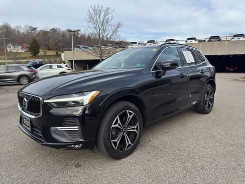 Certified 2022 Volvo XC60 B5 Momentum w/ Climate Package image 4