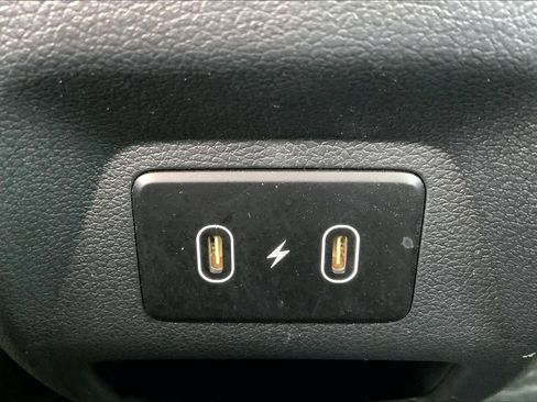 Used 2025 Hyundai Venue SEL image 32