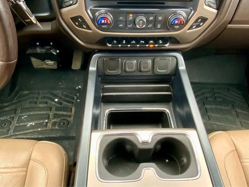 Used 2018 GMC Sierra 1500 Denali image 39