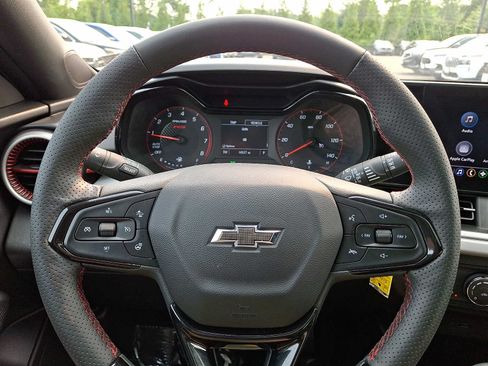 Used 2024 Chevrolet Trax RS w/ Sunroof Package FWD image 20