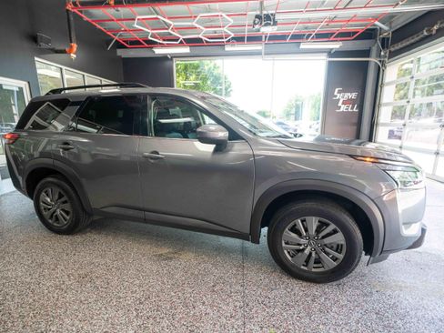 Used 2022 Nissan Pathfinder SV FWD image 5