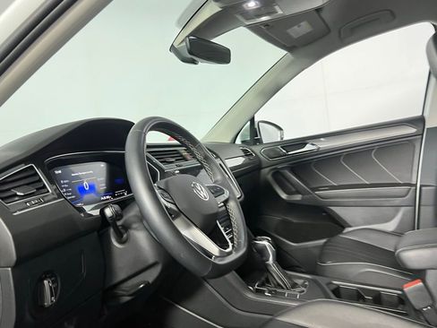 Used 2024 Volkswagen Tiguan SE image 22
