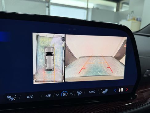 Used 2026 Chevrolet Traverse Z71 image 24