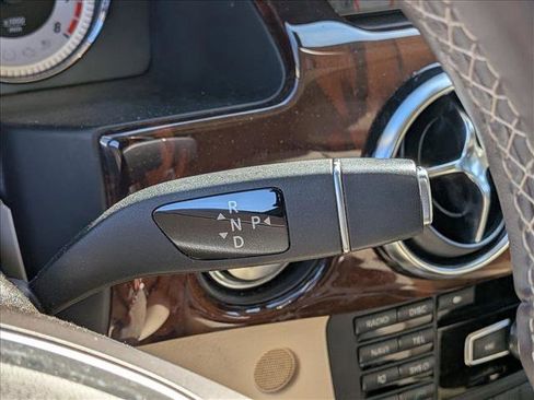 Used 2013 Mercedes-Benz GLK 350 4MATIC image 11