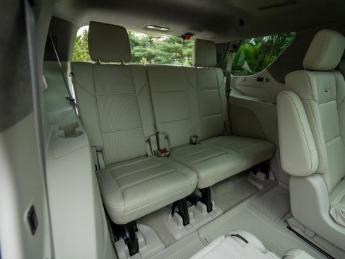 Used 2024 Cadillac Escalade Sport Platinum w/ LPO, ONYX Package AWD/4WD image 30