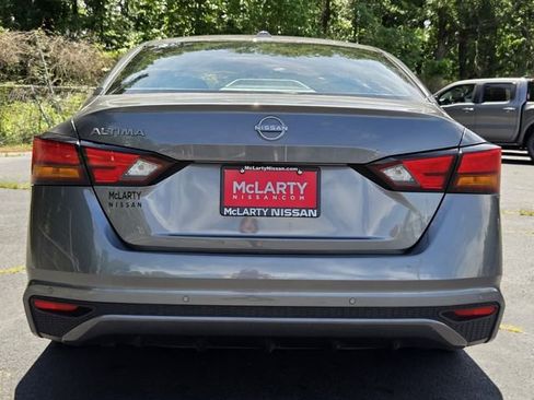 Used 2025 Nissan Altima 2.5 SV FWD image 4