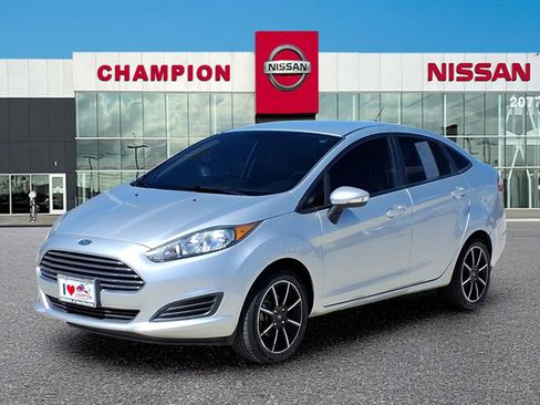 Used 2016 Ford Fiesta SE image 3