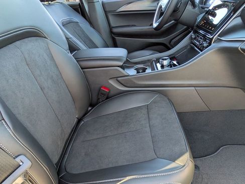 New 2025 Jeep Grand Cherokee Altitude image 34