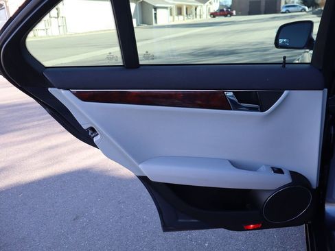 Used 2009 Mercedes-Benz C 300 4MATIC Sedan image 24