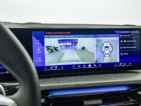 Used 2025 BMW 330i Sedan w/ Premium Package image 24