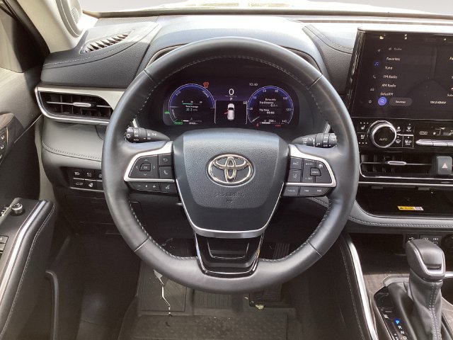 Used 2024 Toyota Highlander Limited AWD/4WD image 11