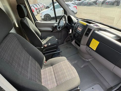 Used 2018 Mercedes-Benz Sprinter 2500 image 31