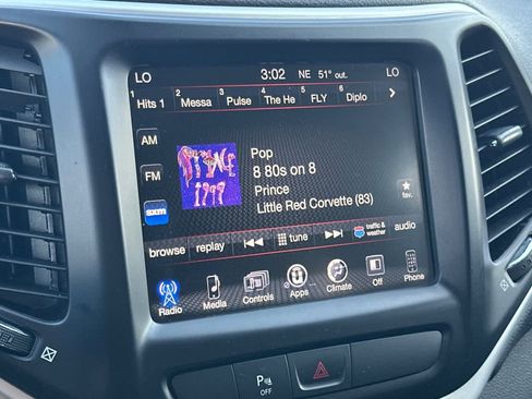 Used 2018 Jeep Cherokee Trailhawk w/ Comfort/Convenience Group image 18