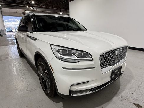 Used 2020 Lincoln Aviator Reserve w/ Equipment Group 202A image 4