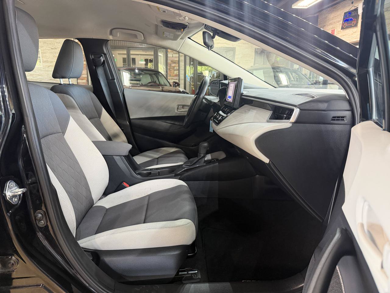 Used 2023 Toyota Corolla LE FWD image 8