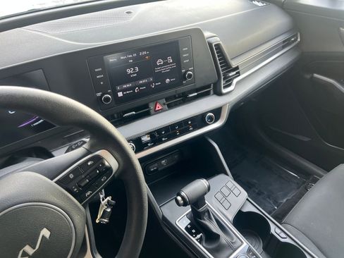 Used 2025 Kia Sportage LX image 20
