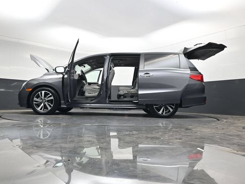 Used 2023 Honda Odyssey Touring image 41
