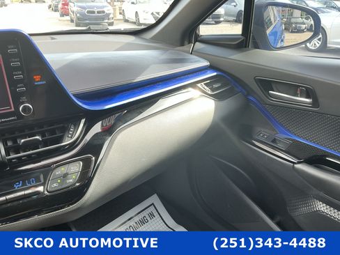 Used 2020 Toyota C-HR XLE FWD image 23