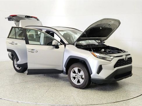 Used 2024 Toyota RAV4 XLE FWD image 9