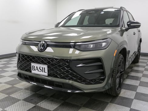 New 2026 Volkswagen Tiguan SE R-Line AWD/4WD image 4