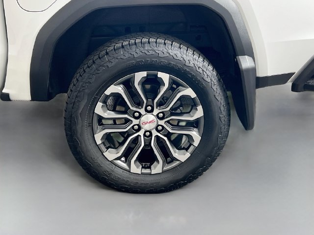 Used 2025 GMC Canyon Denali AWD/4WD image 36