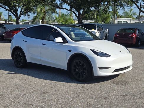 Used 2024 Tesla Model Y Long Range AWD/4WD image 3
