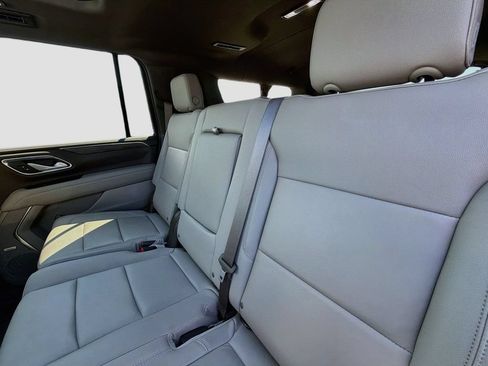 Used 2022 Chevrolet Suburban LT w/ LT Signature Package AWD/4WD image 12