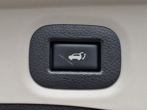 Used 2018 Nissan Rogue SV AWD/4WD image 27
