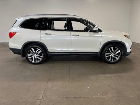 Used 2017 Honda Pilot Elite image 2