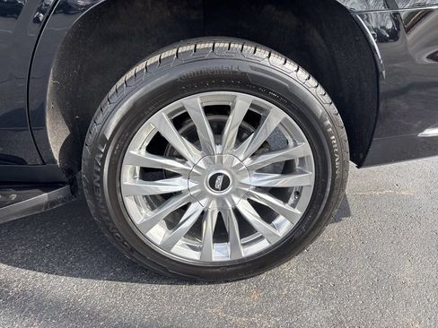 Used 2023 Cadillac Escalade Premium Luxury AWD/4WD image 10