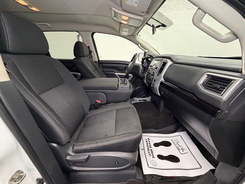 Used 2018 Nissan Titan SV AWD/4WD image 9