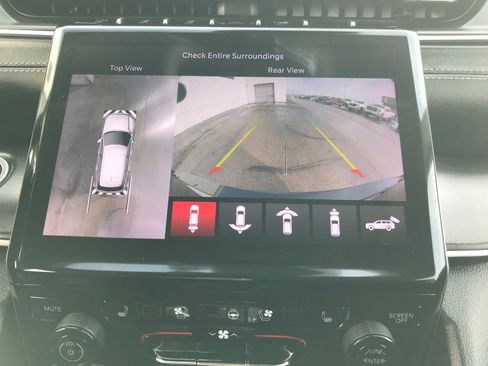 Used 2021 Jeep Grand Cherokee L Limited w/ Luxury Tech Group II image 16